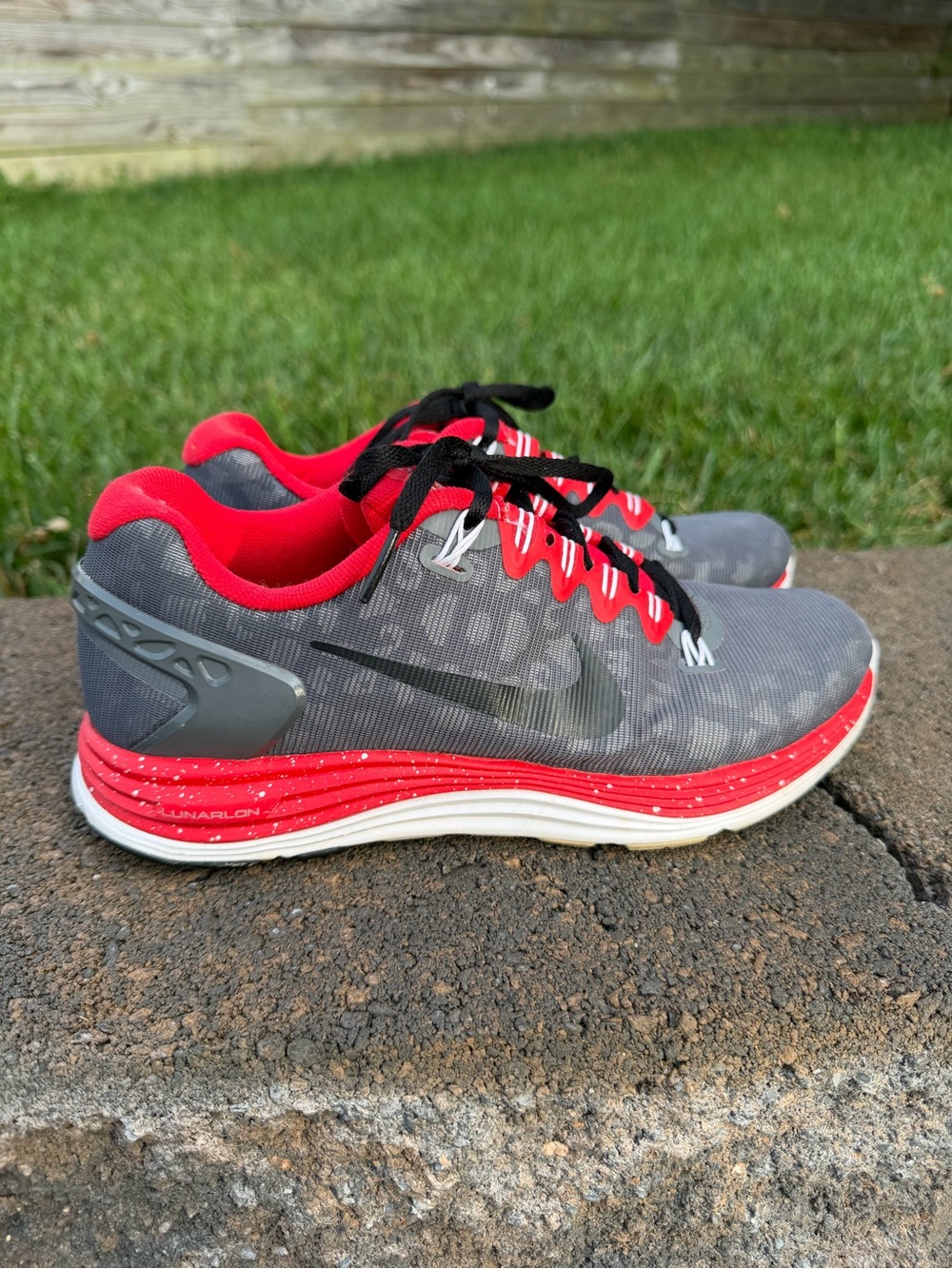 Nike Women’s Lunarglide 5 Dark Grey White Red Atomic 599160-016 Size 8 H20 Repel